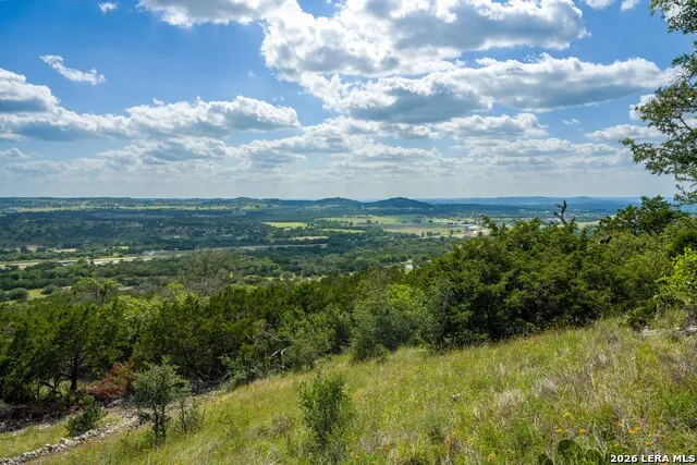 FAR HILLS RANCH 152 Jungfrau Hill Rd. Comfort, TX 78013