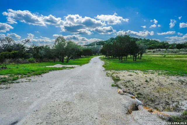 FAR HILLS RANCH 152 Jungfrau Hill Rd. Comfort, TX 78013