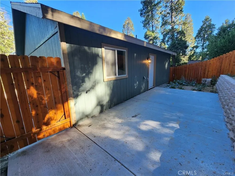 23511 Lake Dr Crestline, CA 92325