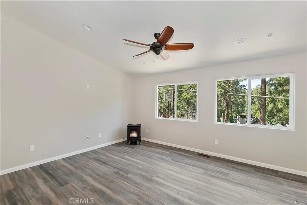 23511 Lake Dr Crestline, CA 92325