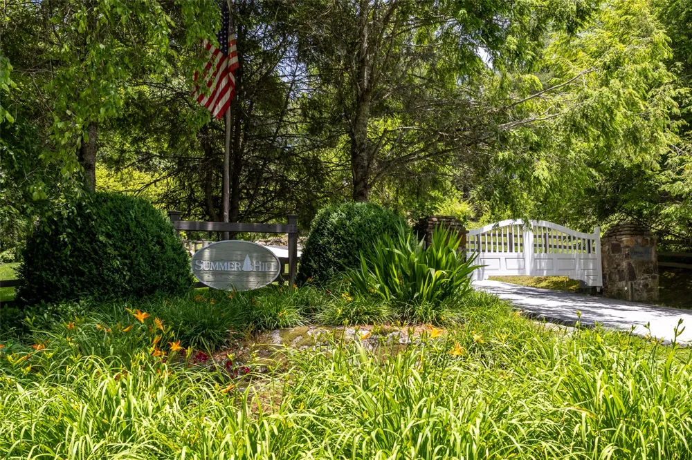 33 Summer Hill Road Cullowhee, NC 28723