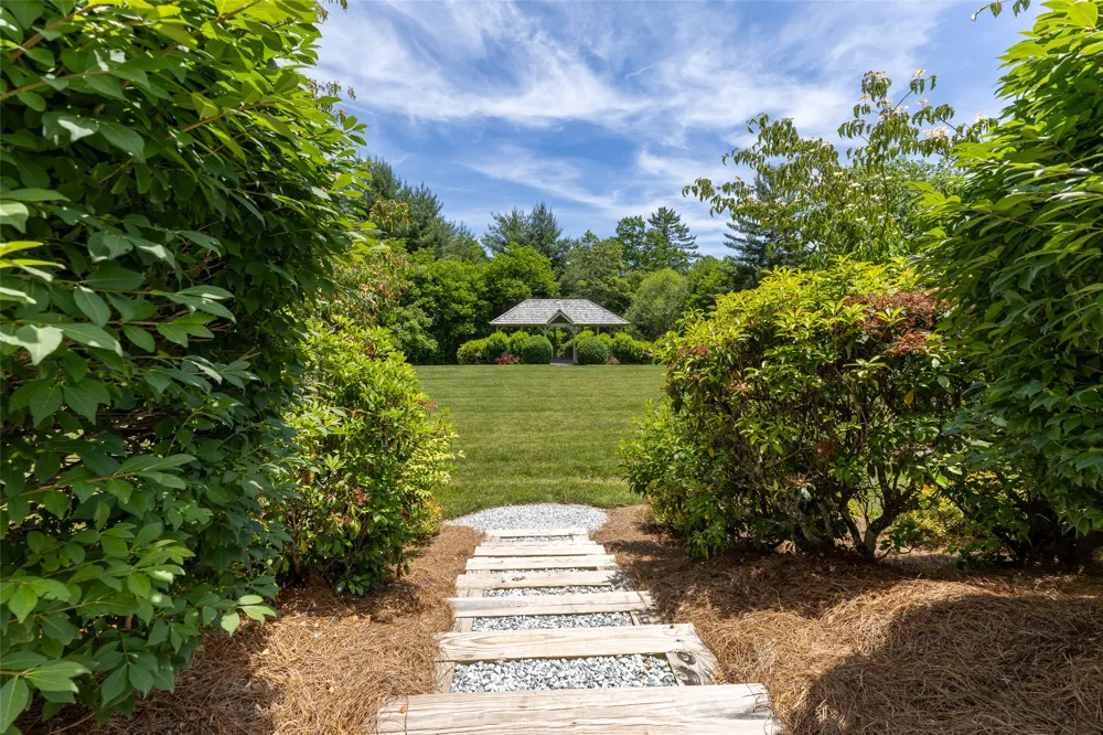 33 Summer Hill Road Cullowhee, NC 28723