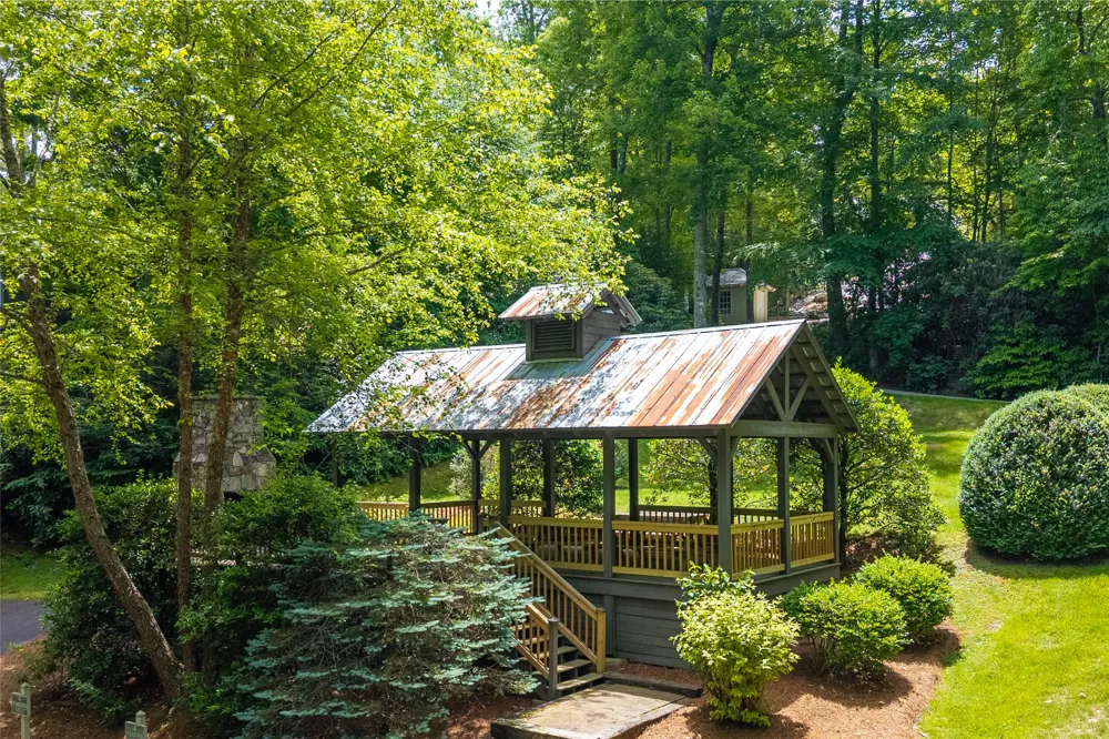 33 Summer Hill Road Cullowhee, NC 28723