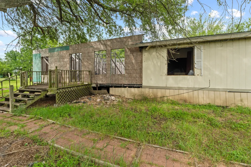 205 Skycrest Drive Martindale, TX 78655