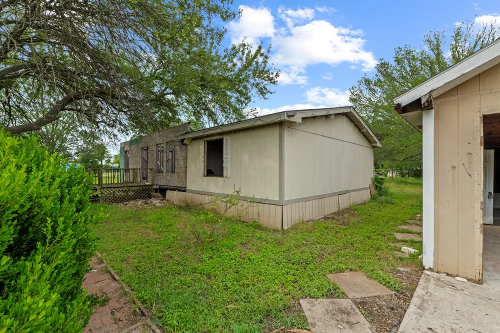 205 Skycrest Drive Martindale, TX 78655