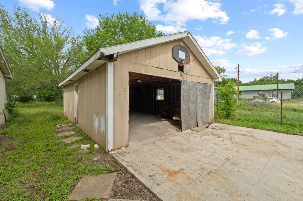 205 Skycrest Drive Martindale, TX 78655