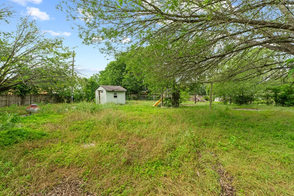 205 Skycrest Drive Martindale, TX 78655