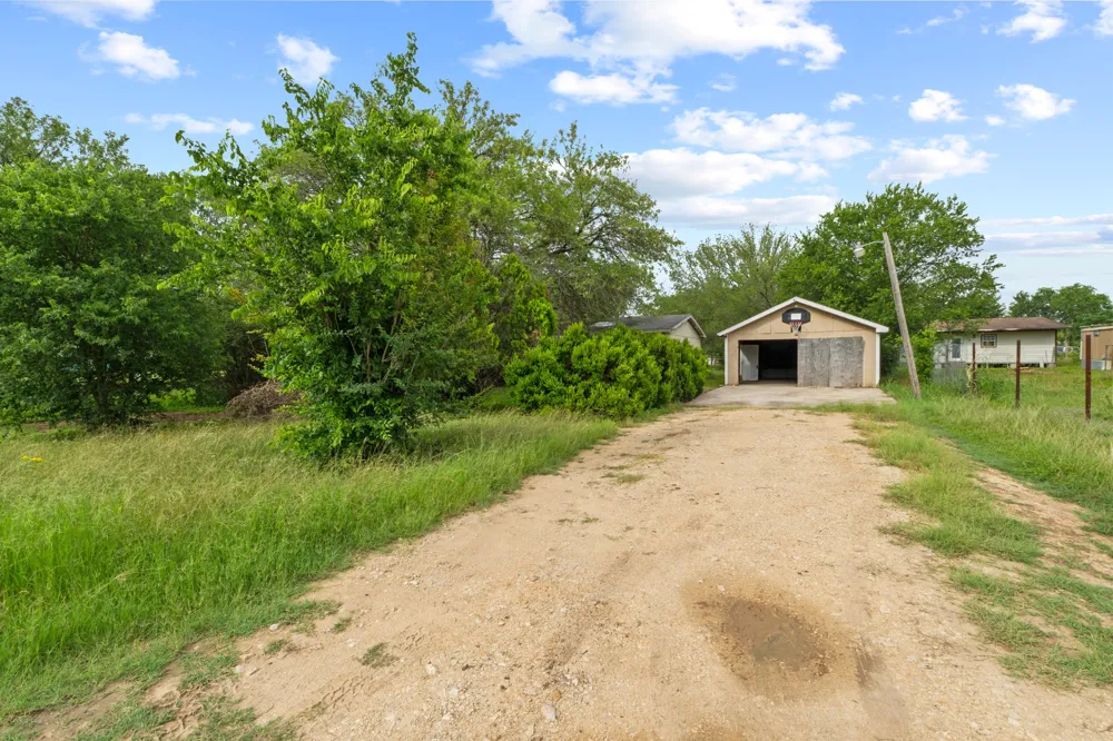 205 Skycrest Drive Martindale, TX 78655