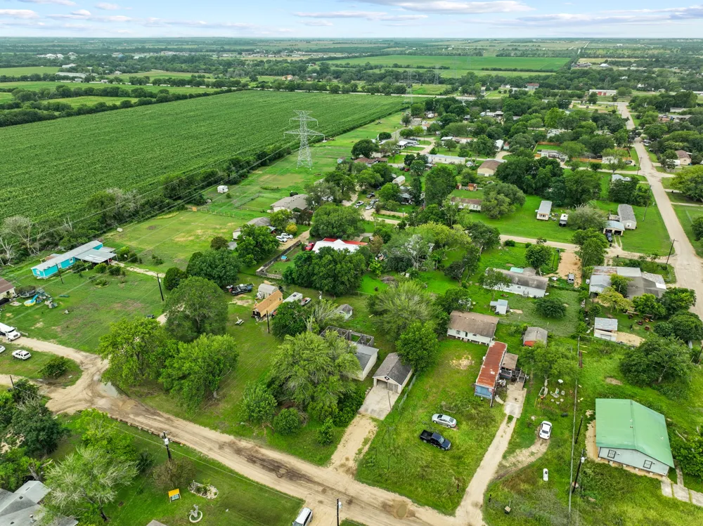 205 Skycrest Drive Martindale, TX 78655