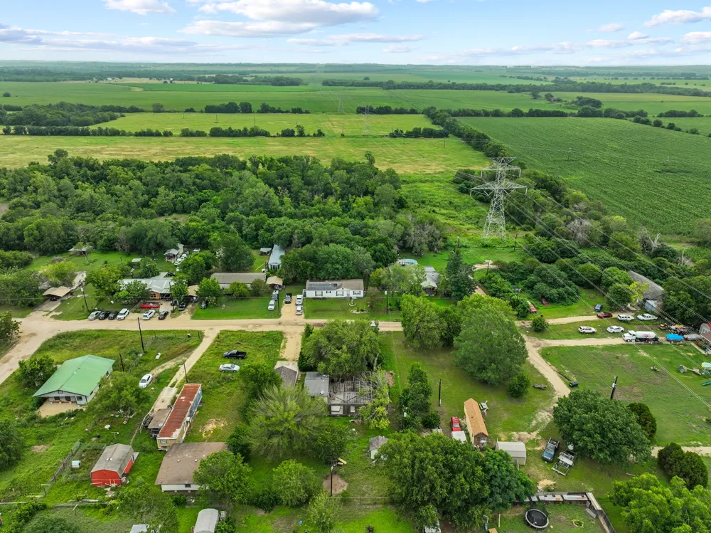 205 Skycrest Drive Martindale, TX 78655