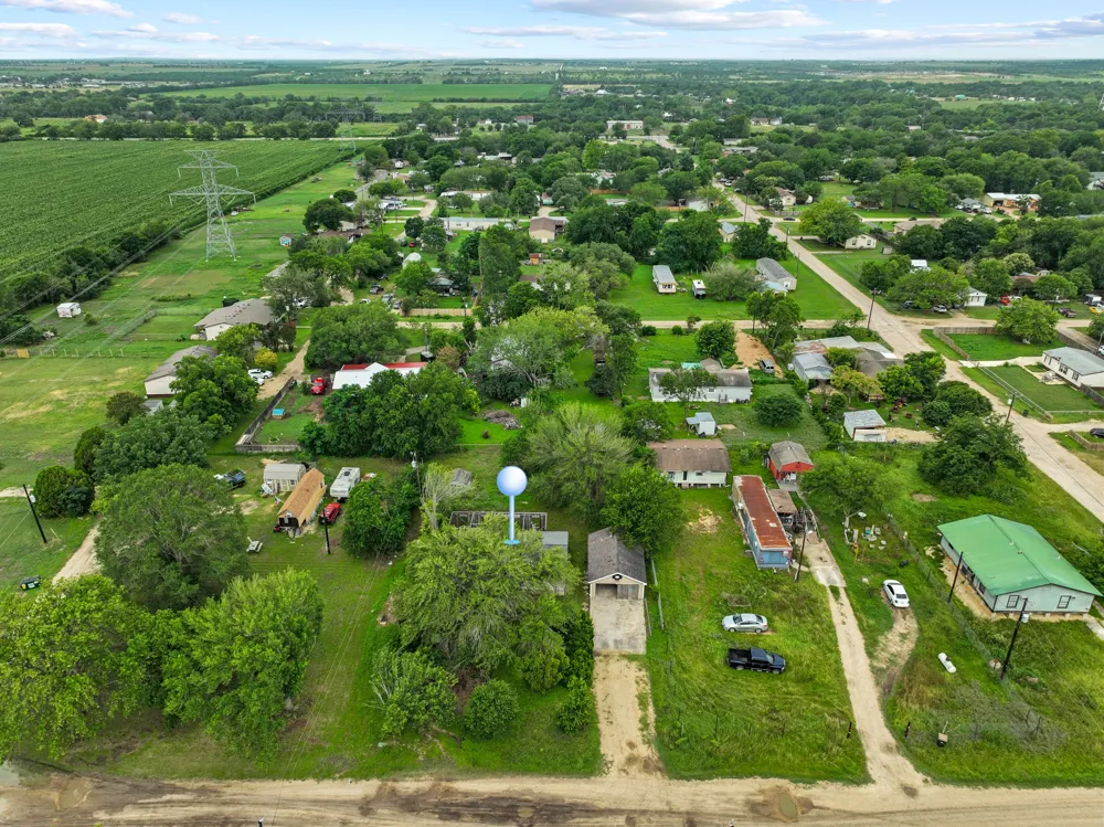 205 Skycrest Drive Martindale, TX 78655
