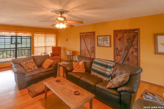 447 Blesssing Lane Utopia, TX 78884