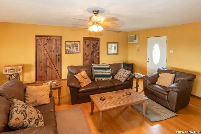 447 Blesssing Lane Utopia, TX 78884