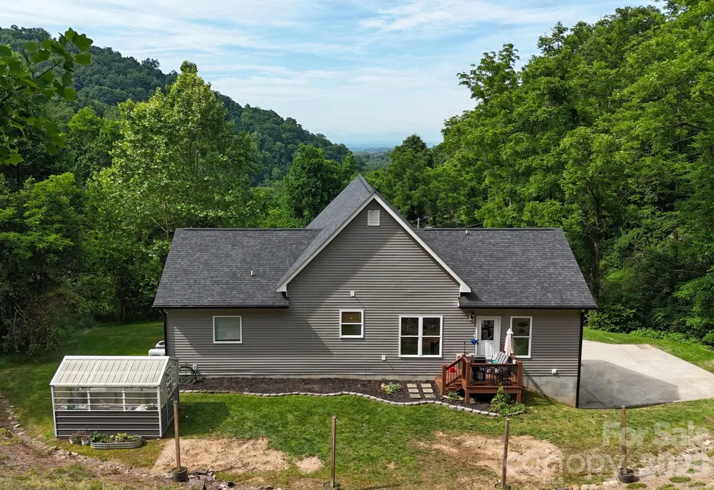 300 Green Meadow Lane Mars Hill, NC 28754