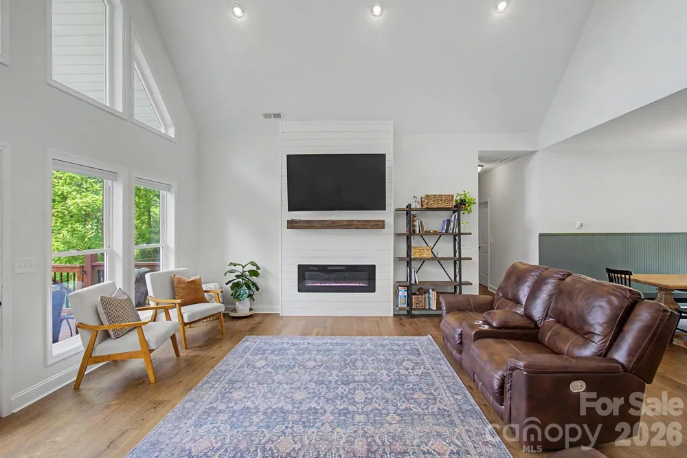 300 Green Meadow Lane Mars Hill, NC 28754