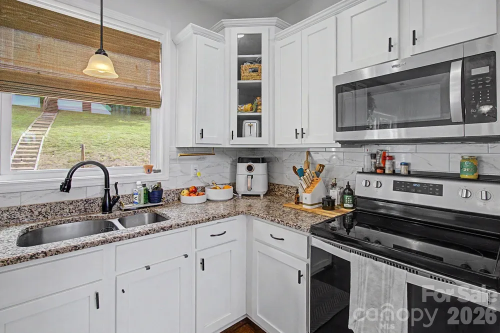 300 Green Meadow Lane Mars Hill, NC 28754