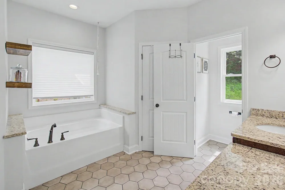 300 Green Meadow Lane Mars Hill, NC 28754