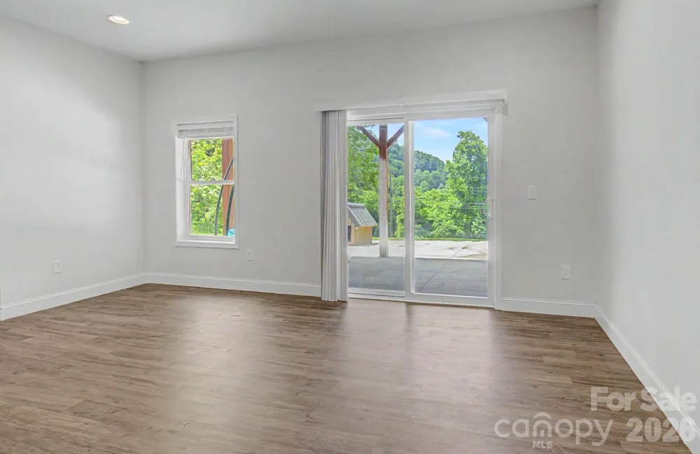 300 Green Meadow Lane Mars Hill, NC 28754