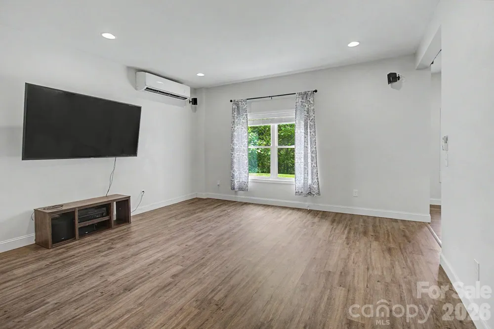 300 Green Meadow Lane Mars Hill, NC 28754