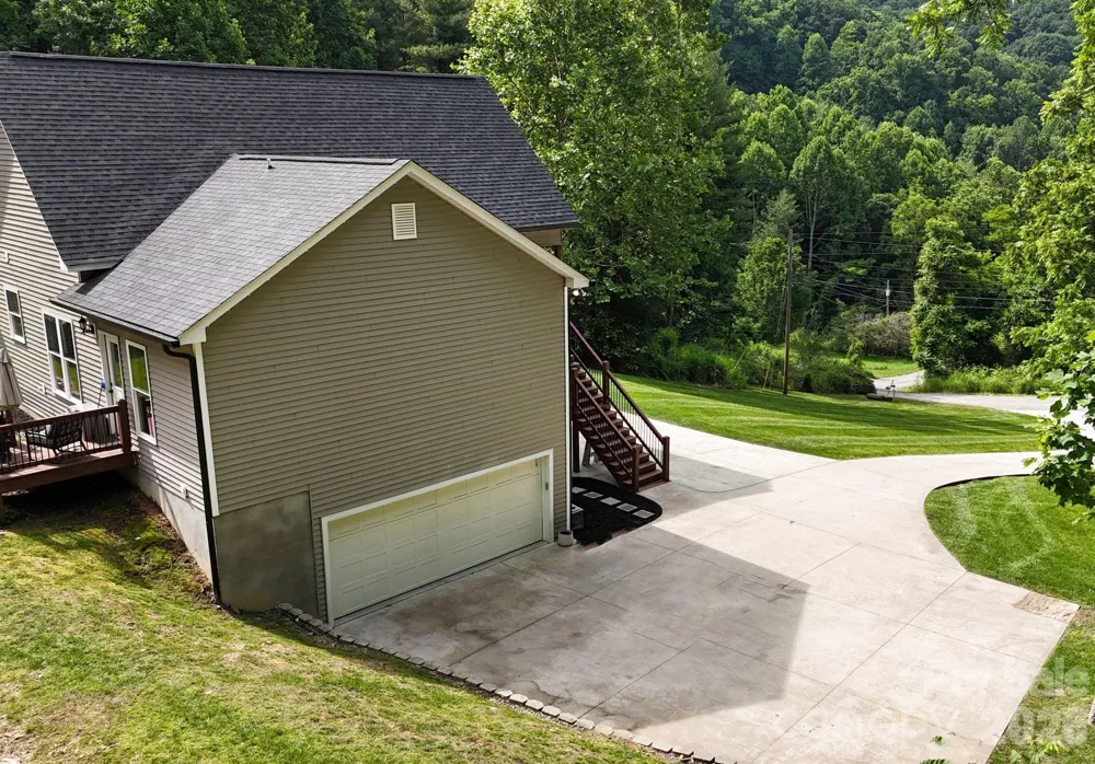 300 Green Meadow Lane Mars Hill, NC 28754
