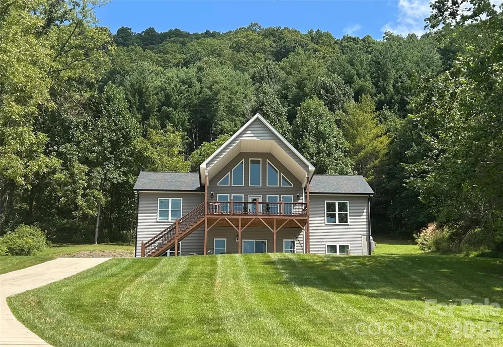 300 Green Meadow Lane Mars Hill, NC 28754