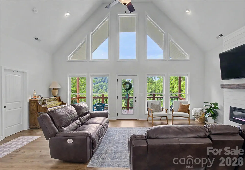 300 Green Meadow Lane Mars Hill, NC 28754