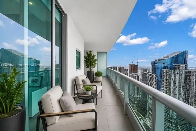 900 Biscayne Blvd #PH6205 Miami, FL 33132