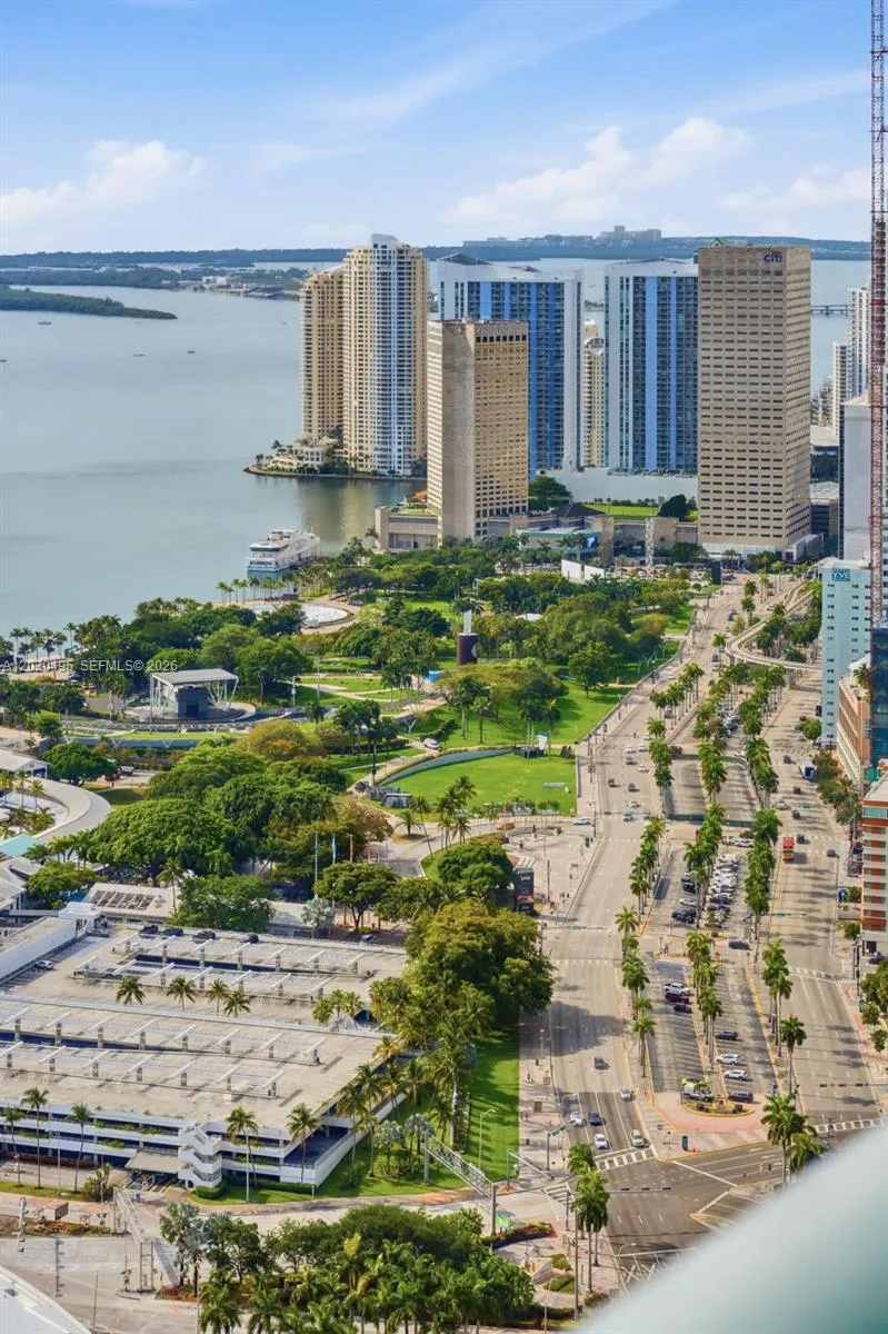 900 Biscayne Blvd #PH6205 Miami, FL 33132