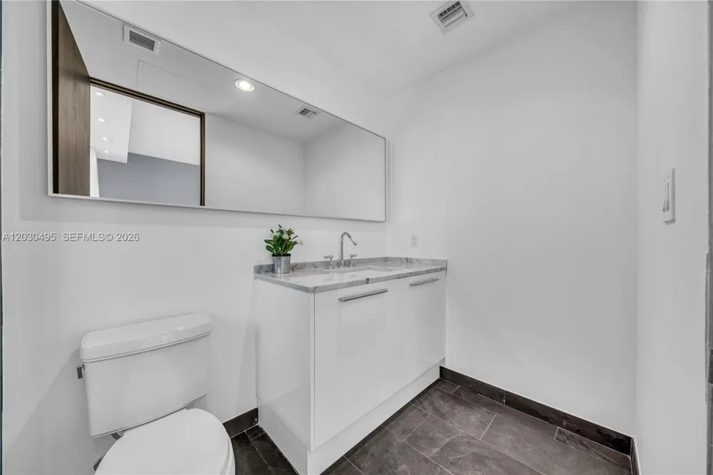 900 Biscayne Blvd #PH6205 Miami, FL 33132
