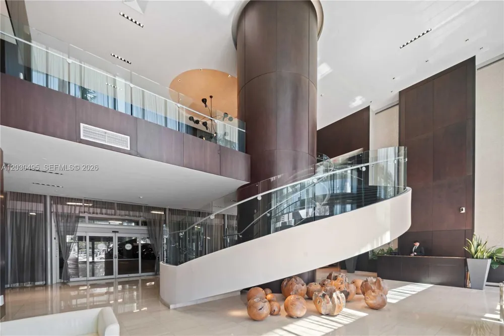 900 Biscayne Blvd #PH6205 Miami, FL 33132