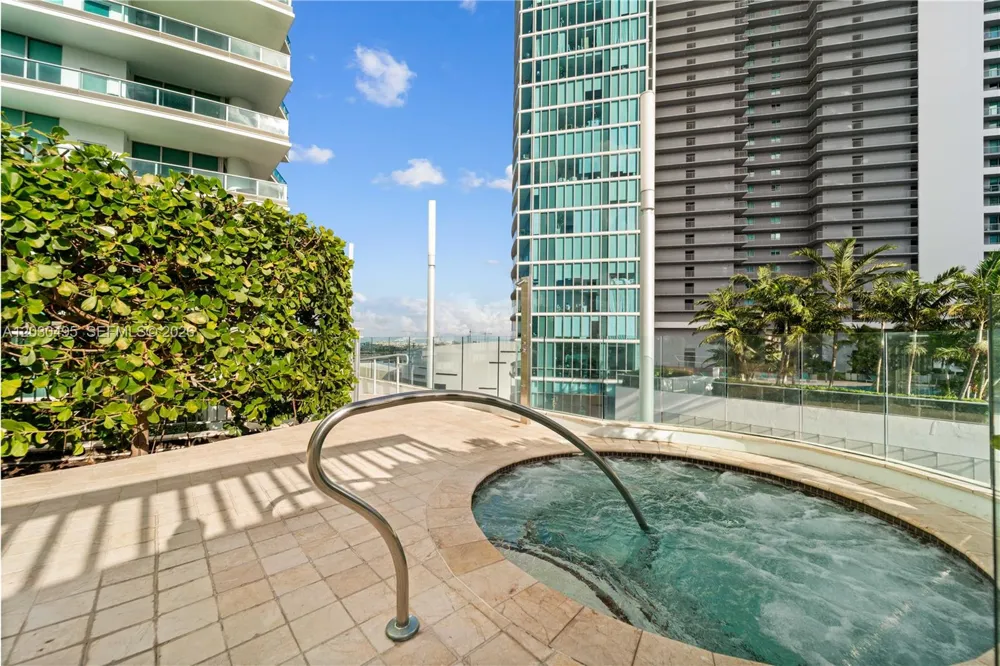900 Biscayne Blvd #PH6205 Miami, FL 33132