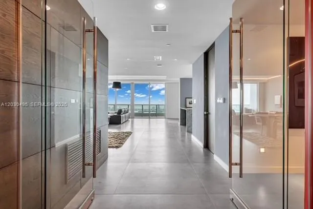 900 Biscayne Blvd #PH6205 Miami, FL 33132
