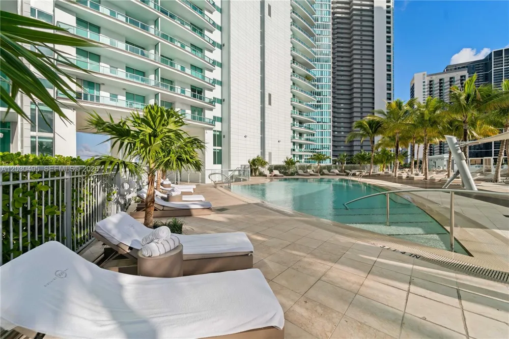 900 Biscayne Blvd #PH6205 Miami, FL 33132