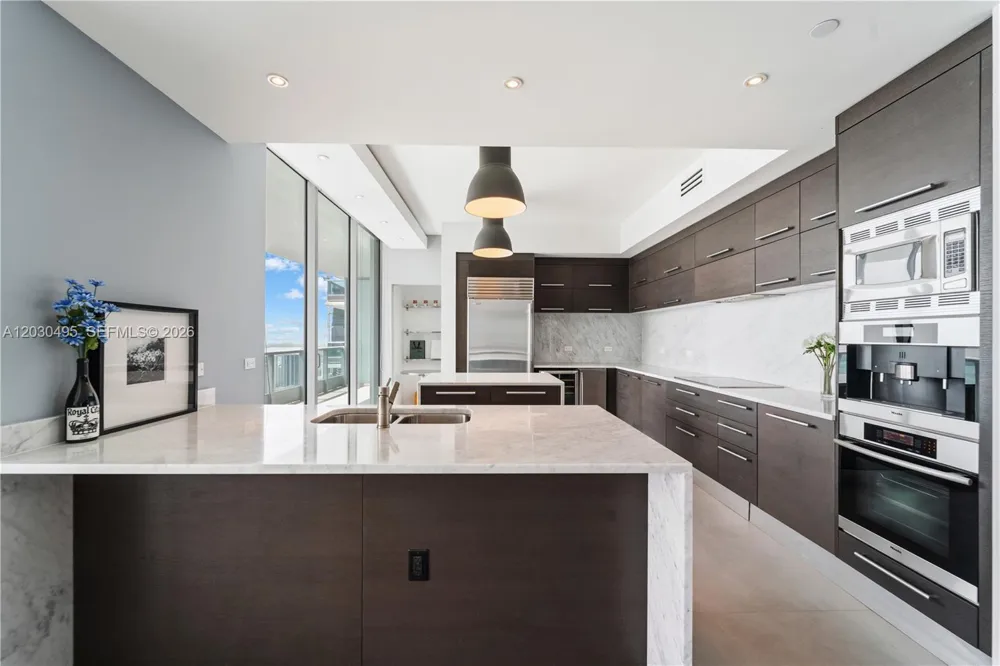 900 Biscayne Blvd #PH6205 Miami, FL 33132