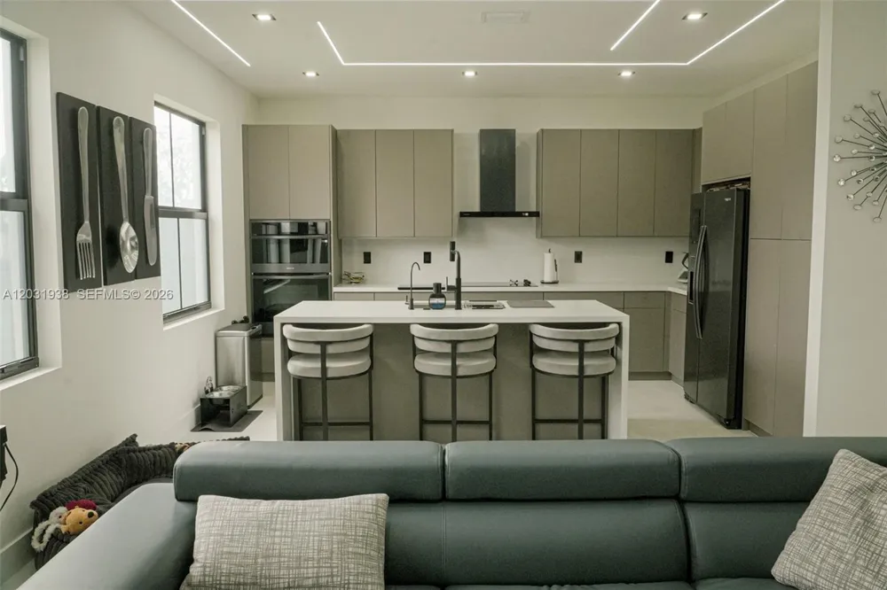 14405 SW 13th Ter Miami, FL 33184