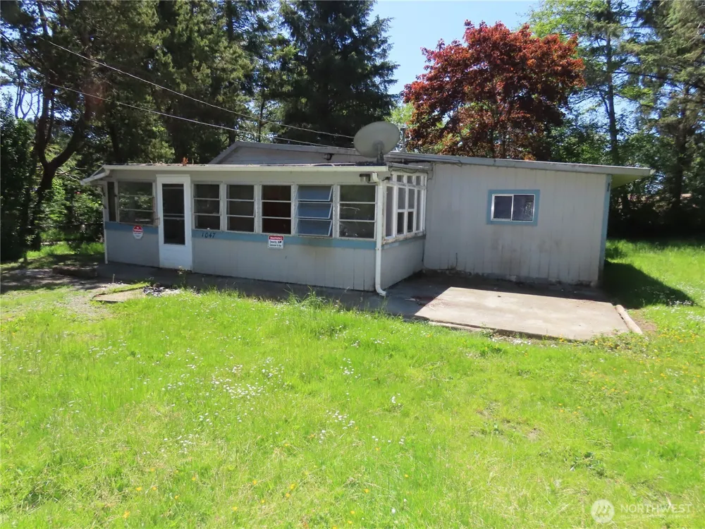 1047 Pine Street Grayland, WA 98547