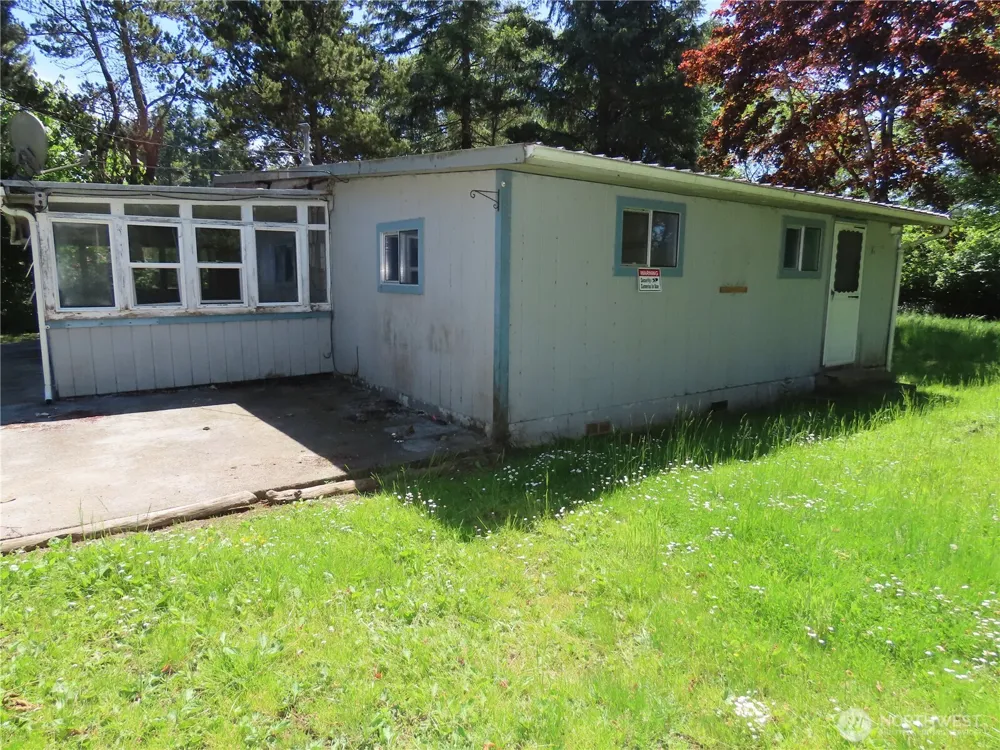 1047 Pine Street Grayland, WA 98547