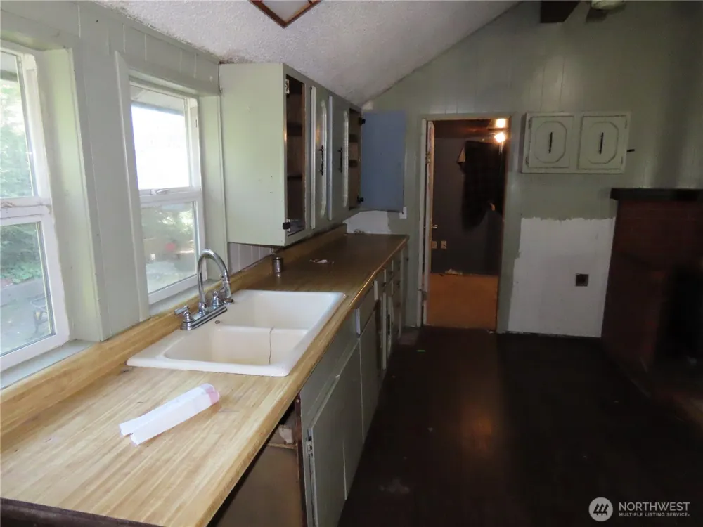 1047 Pine Street Grayland, WA 98547