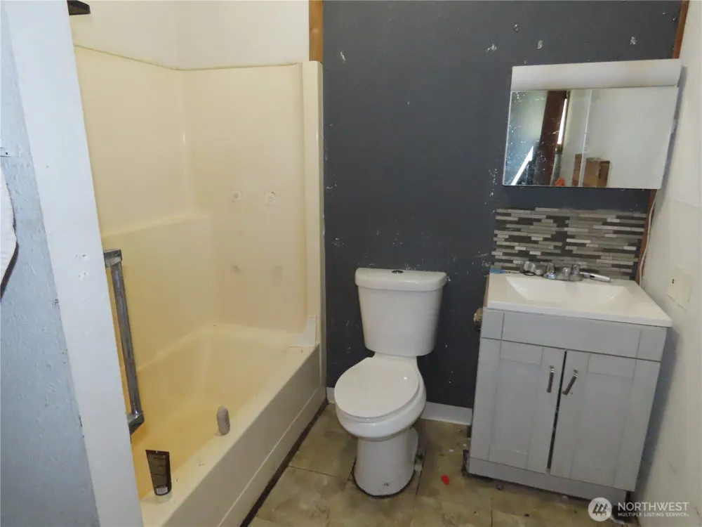 1047 Pine Street Grayland, WA 98547