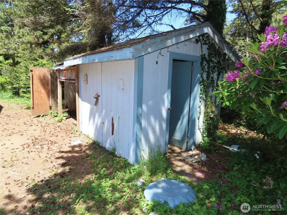 1047 Pine Street Grayland, WA 98547