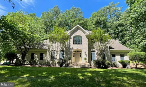 1071 KNOLL DRIVE