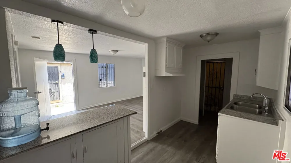 8806 Beach Street #8806 Los Angeles, CA 90002