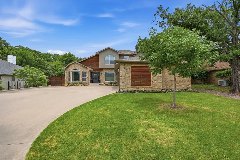 219 Navajo Trail Lake Kiowa, TX 76240