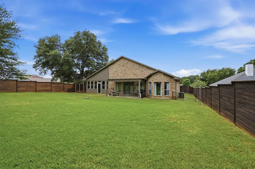 219 Navajo Trail Lake Kiowa, TX 76240