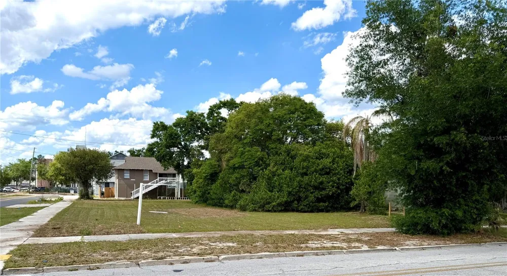 203 AVENUE C NE Winter Haven, FL 33881