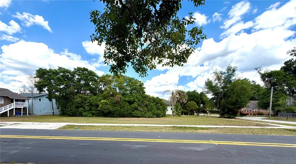 203 AVENUE C NE Winter Haven, FL 33881