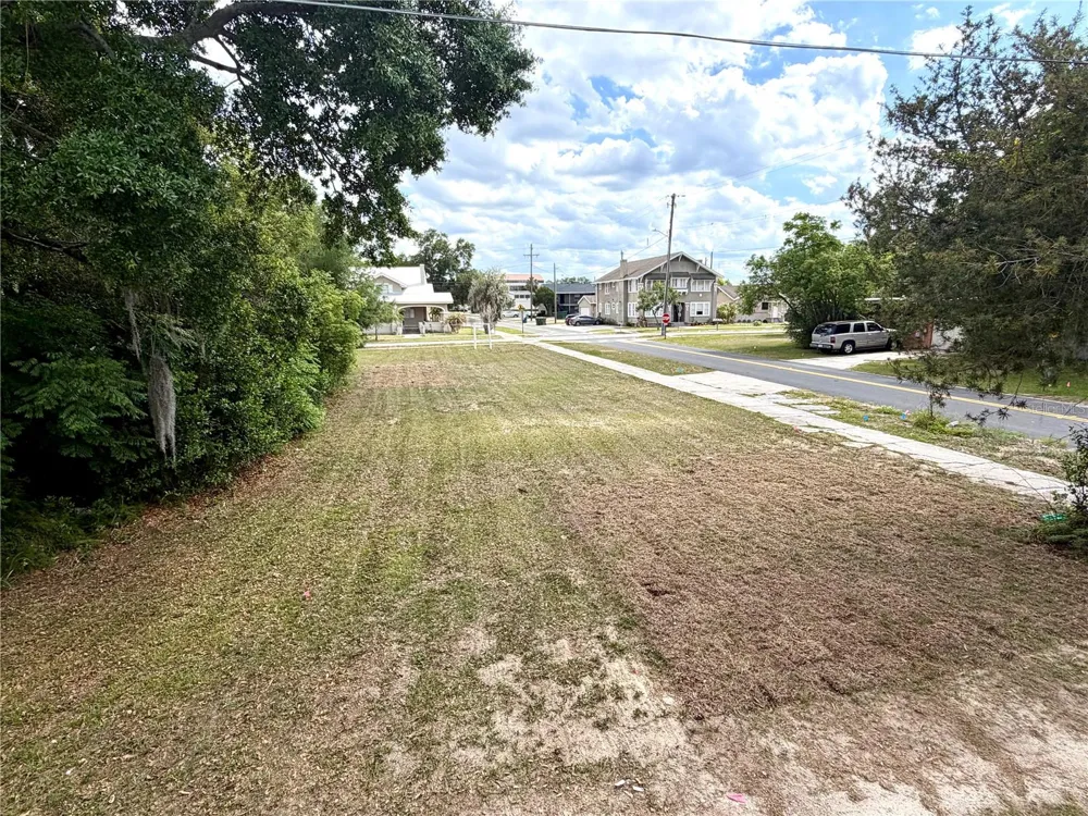 203 AVENUE C NE Winter Haven, FL 33881