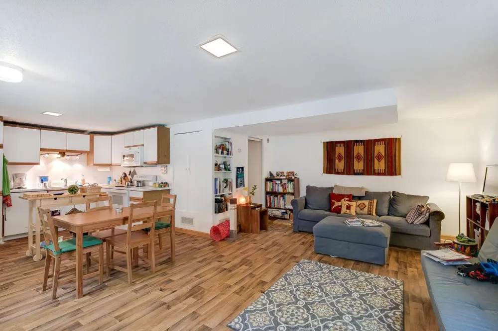 4005 W 44th Street #C Edina, MN 55424