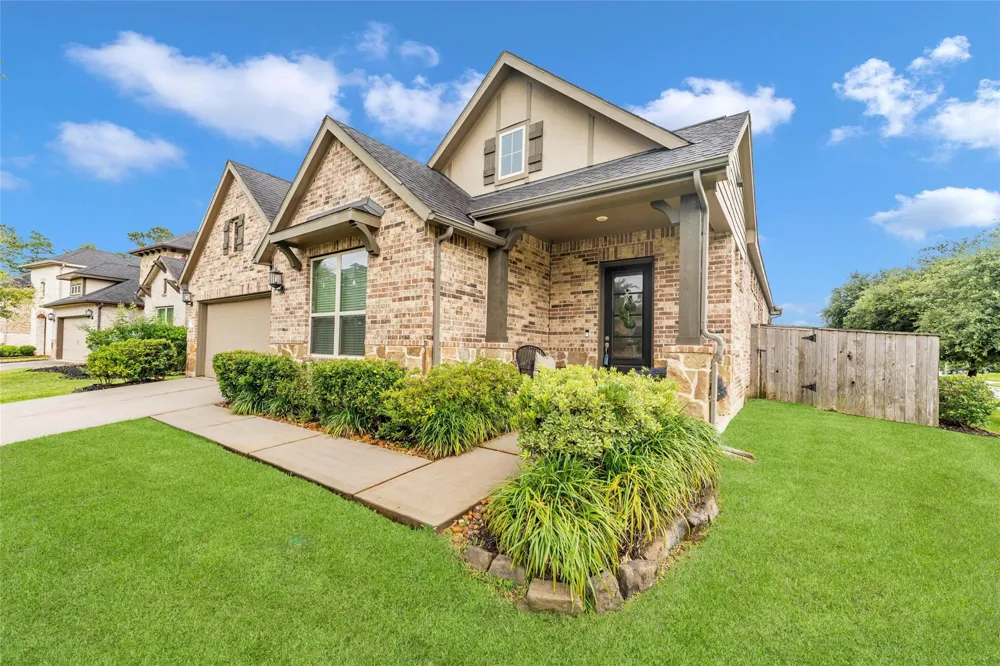 561 Rolling Brook Lane Pinehurst, TX 77362
