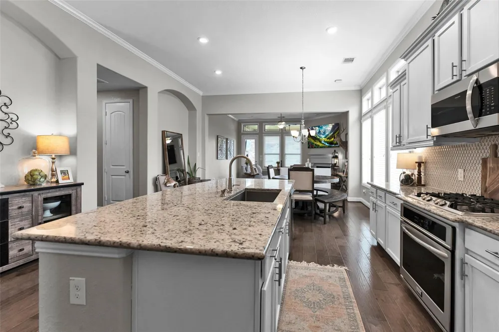 561 Rolling Brook Lane Pinehurst, TX 77362